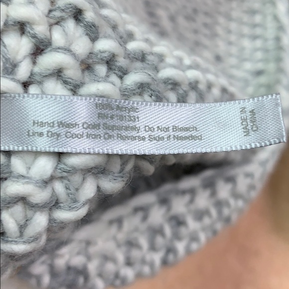 Scarf - Picture 6 of 7